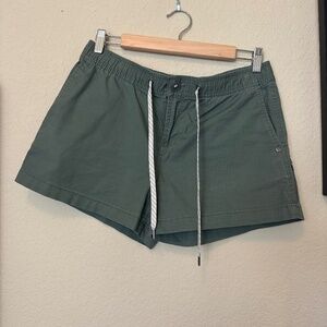 Vuori women's ripstop shorts - green - size medium